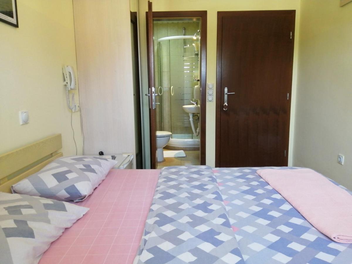 וירפזאר Hotel Pelikan מראה חיצוני תמונה