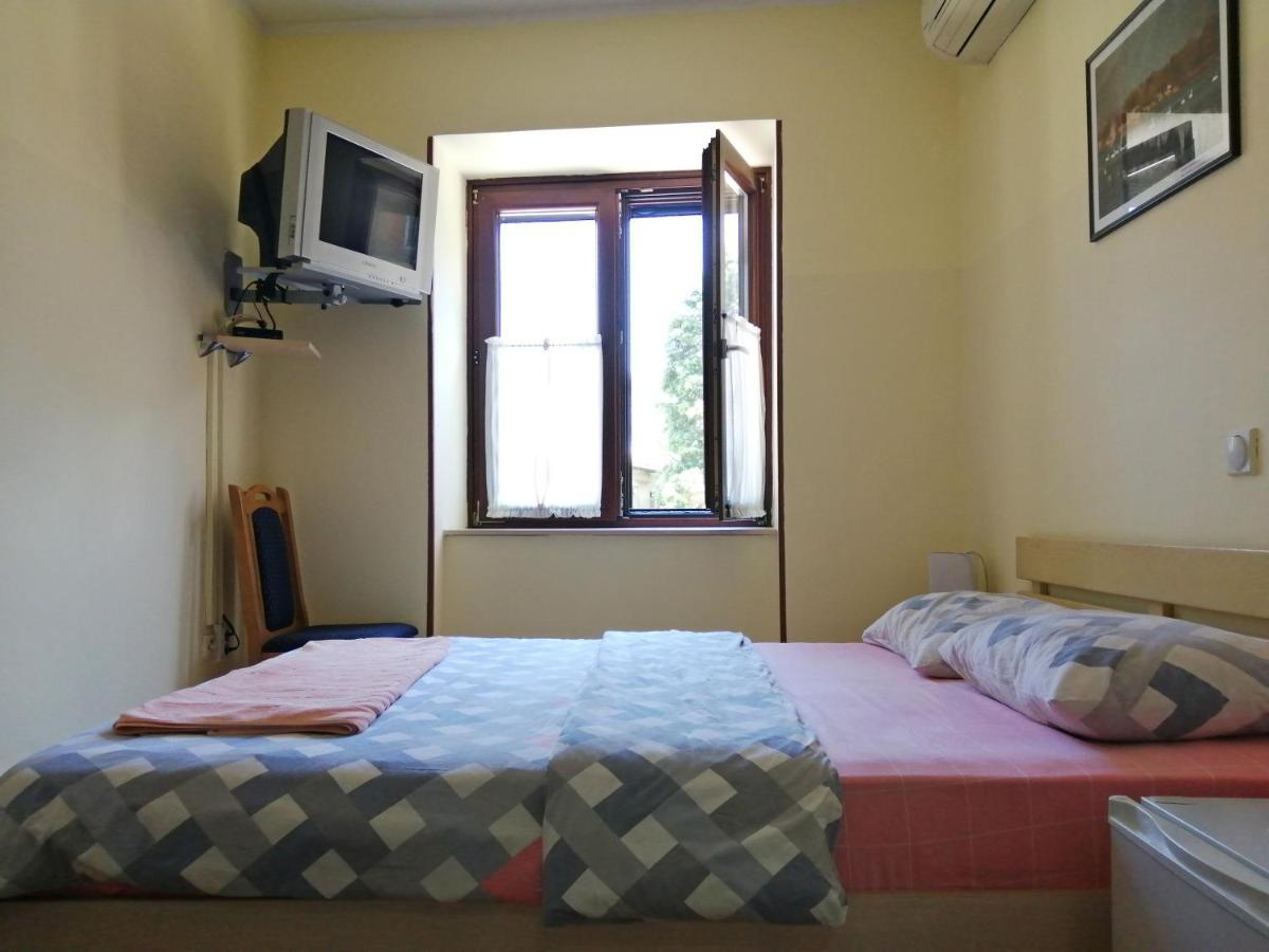וירפזאר Hotel Pelikan מראה חיצוני תמונה