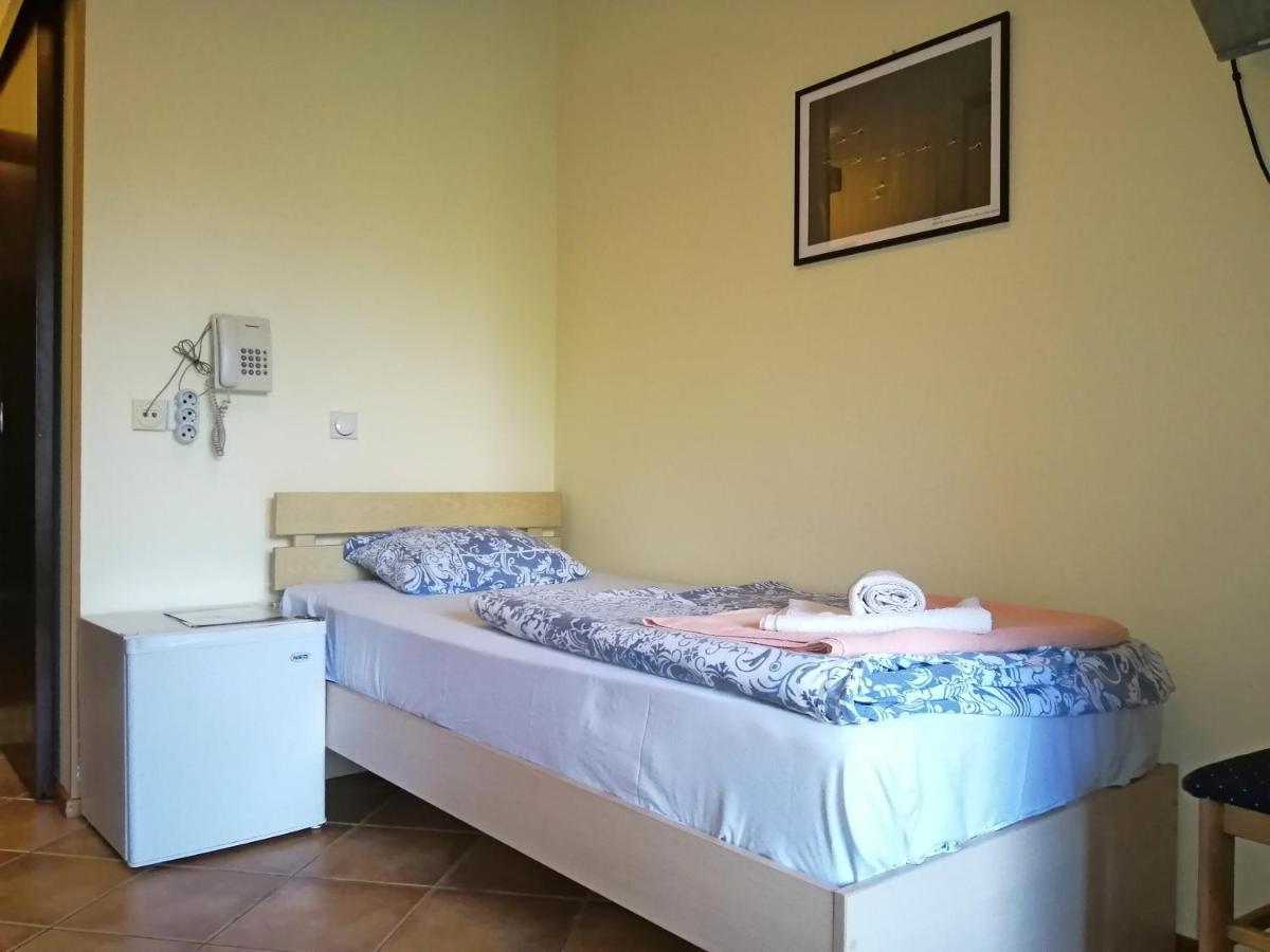 וירפזאר Hotel Pelikan מראה חיצוני תמונה