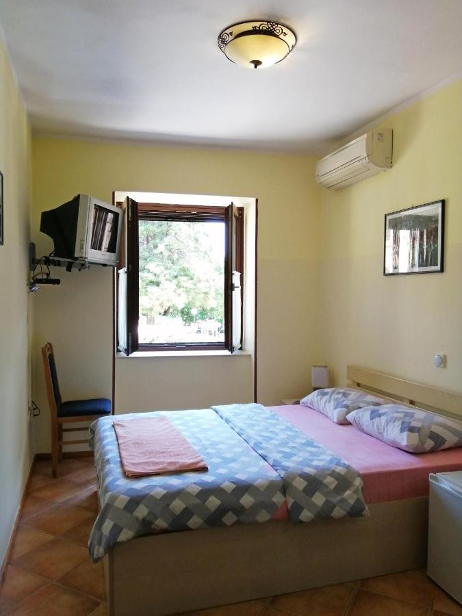 וירפזאר Hotel Pelikan מראה חיצוני תמונה