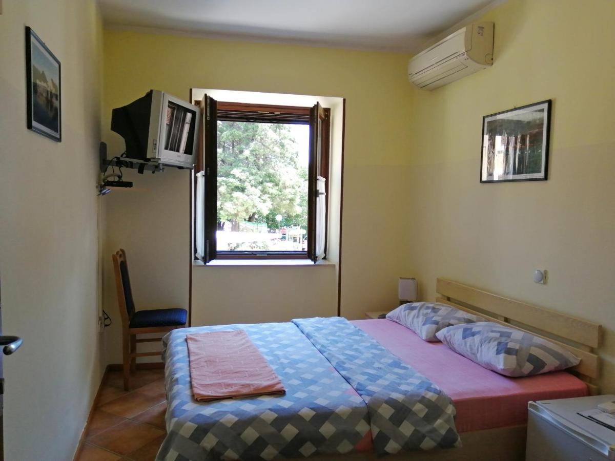 וירפזאר Hotel Pelikan מראה חיצוני תמונה