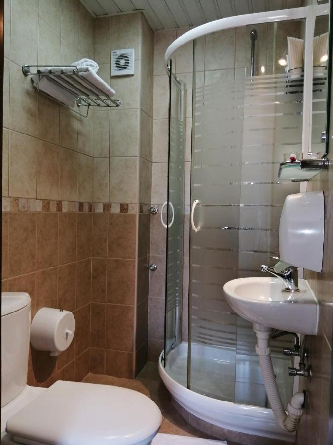 וירפזאר Hotel Pelikan מראה חיצוני תמונה