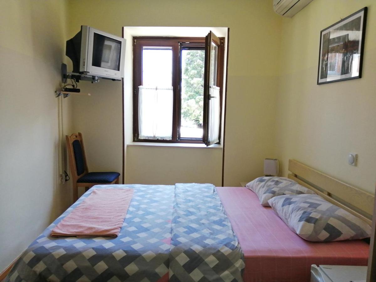 וירפזאר Hotel Pelikan מראה חיצוני תמונה