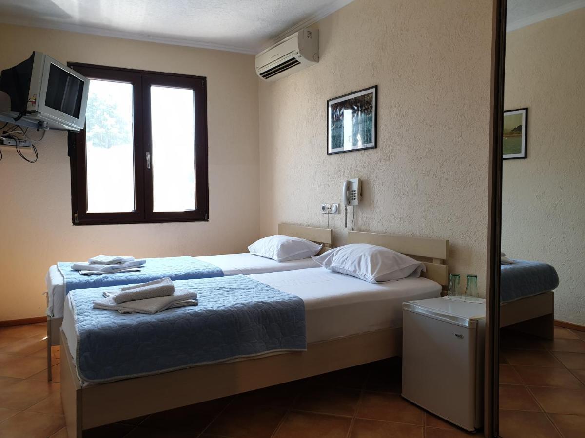 וירפזאר Hotel Pelikan מראה חיצוני תמונה